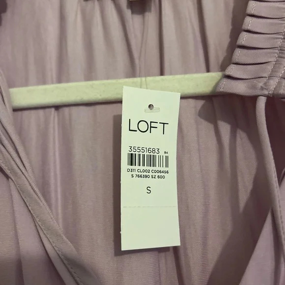 LOFT Women's Lavender Sleeveless Blouse - Picture 2 of 3